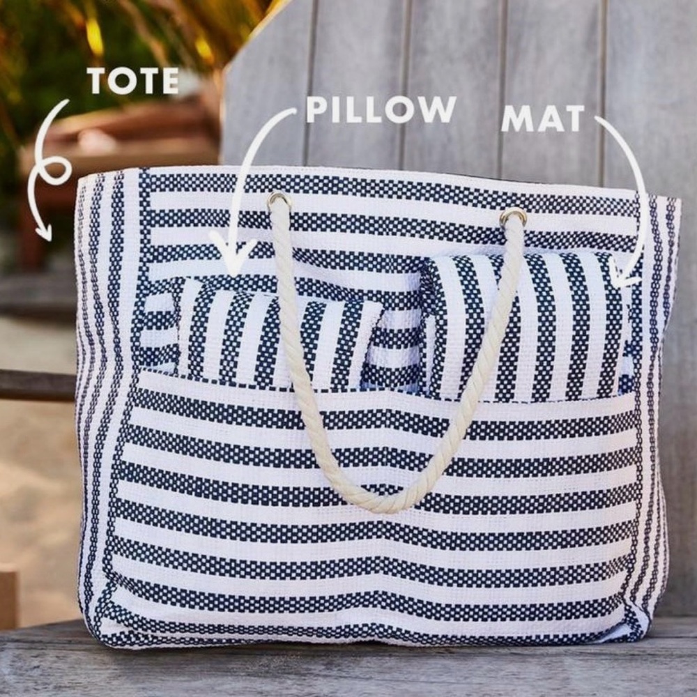 DSW Beach tote with pillow and mat - Picture 3 of 8